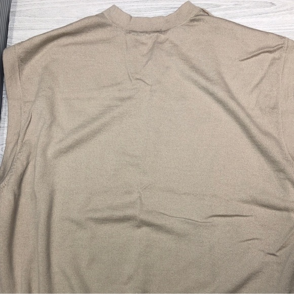 Tiger Woods Collection- Golf Vest- Mens Size XXL- Tan- In good condition. - Picture 2 of 5